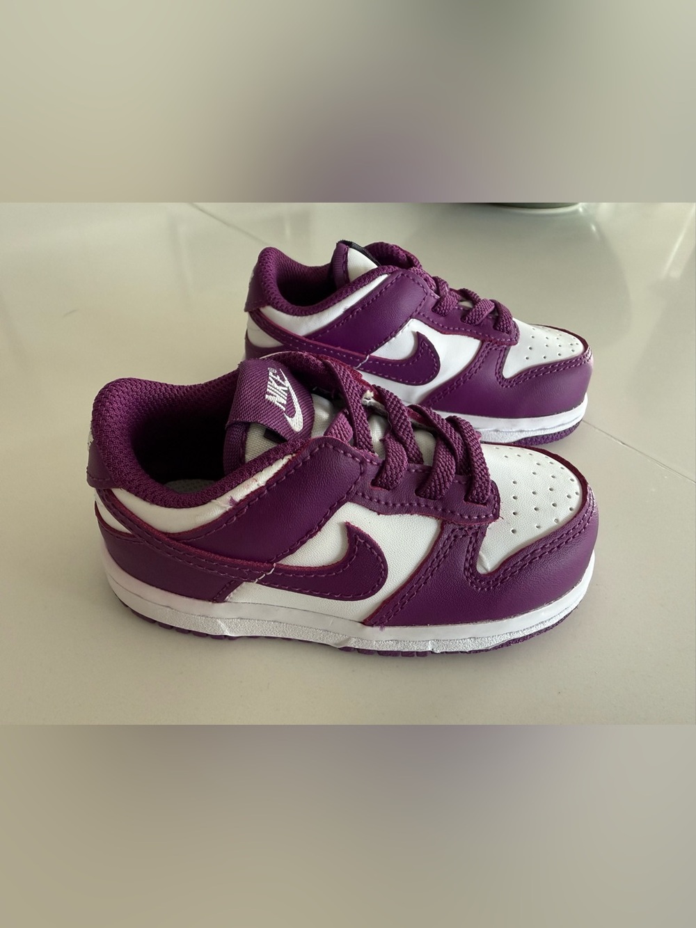 Nike Kids Low-Top Sneakers in Purple and White